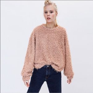 NWOT ZARA OVERSIZED FAUX FUR SWEATER 🌸
